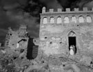 Невидимая сказка. Инфракрасная свадебная фотография - В средневековой крепости Меджибож - молодожены будто вне времени и пространства.