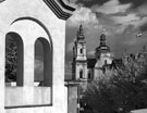 Вінницька міська рада. Еспозиція - На ступенях католицького собору